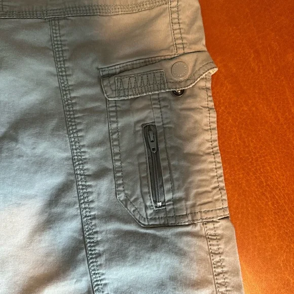 Lee easy fit light gray capris, 10, EUC - Picture 4 of 9